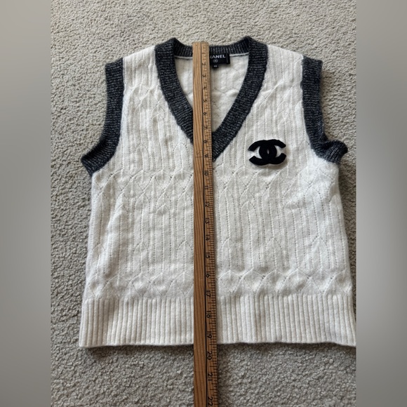 ✨Vintage Rare CHANEL Knit Wool & Cashmere White Vest Sleeveless Top CC Logo 40 - Picture 4 of 8
